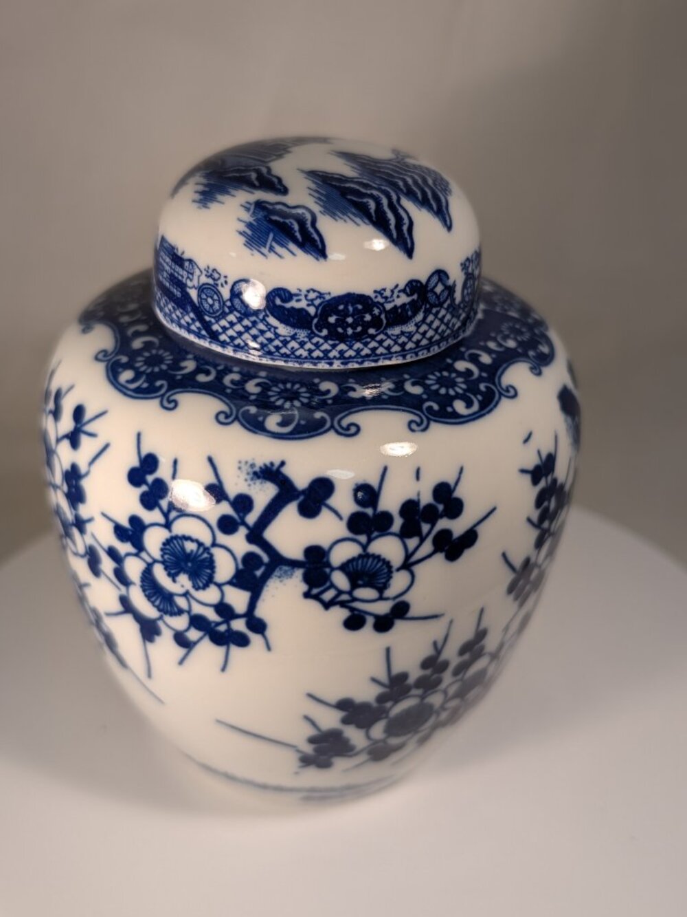 VINTAGE GINGER OR COVERED STORAGE JAR ASIAN CHINESE PLUM BLOSSOM